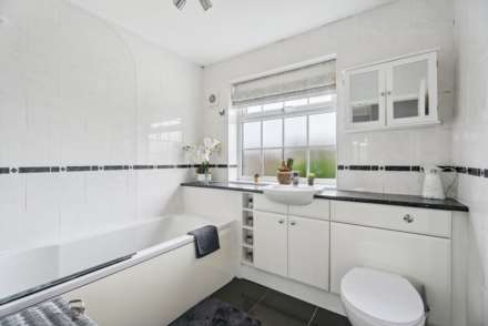 New St, Cheddington, Image 15