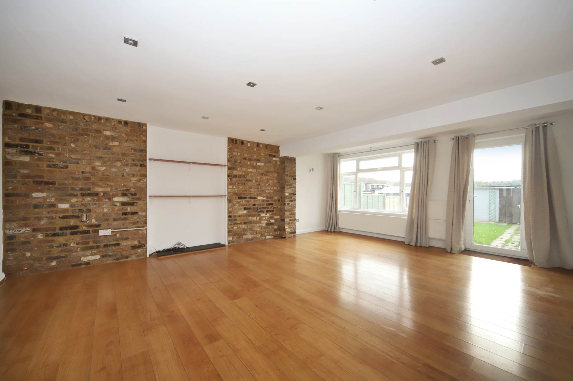 Buckingham Road, Tring, Image 2