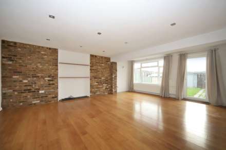 Buckingham Road, Tring, Image 2