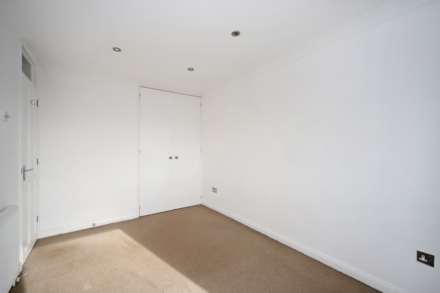 Buckingham Road, Tring, Image 9