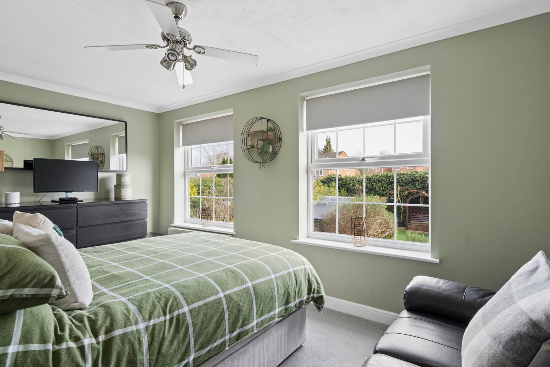 Grenadine Way, Tring, Image 14