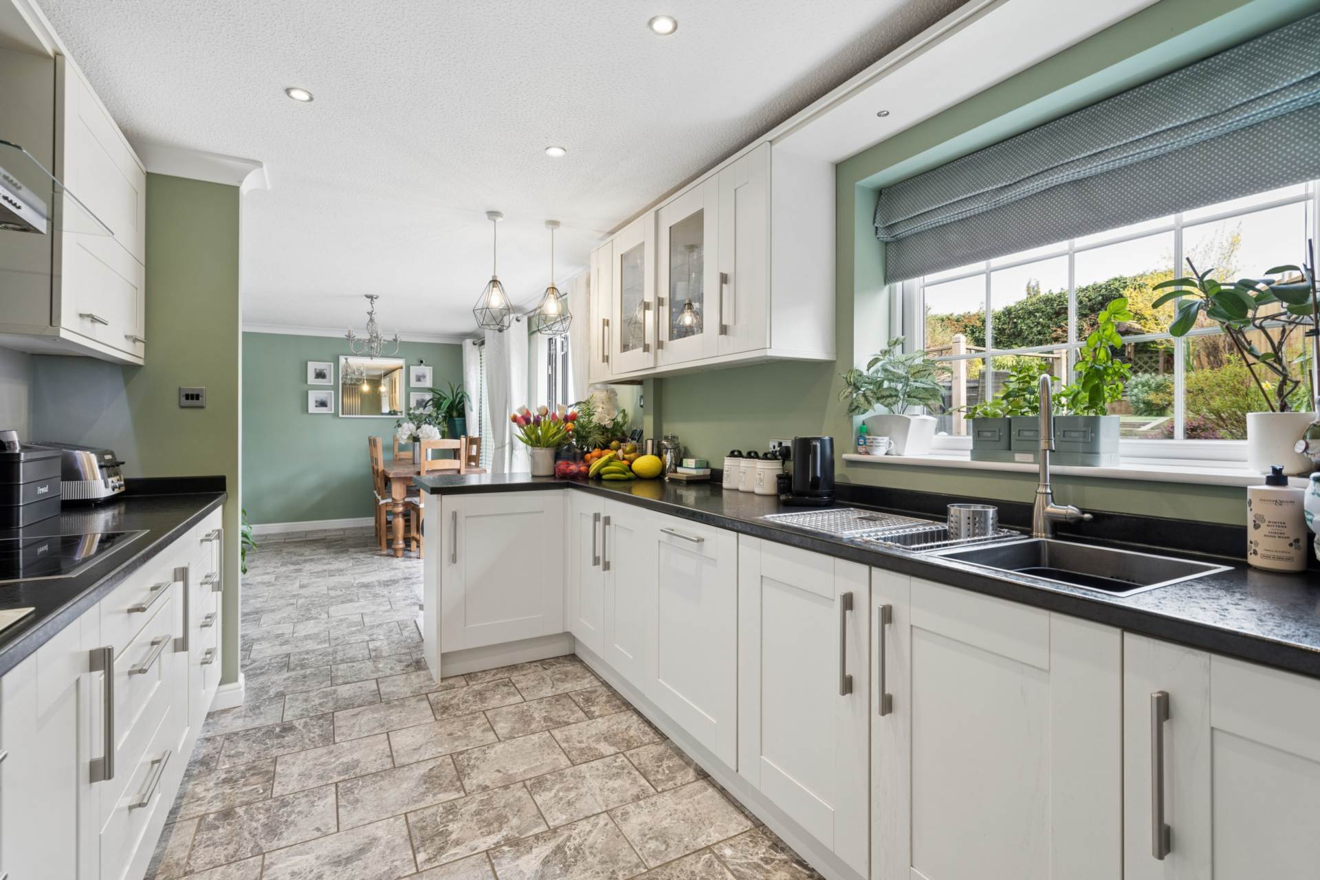 Grenadine Way, Tring, Image 3