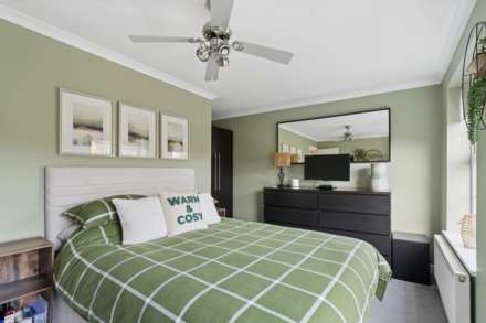 Grenadine Way, Tring, Image 13