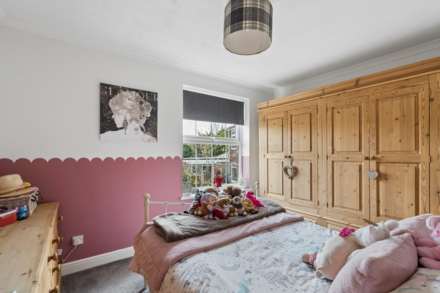 Grenadine Way, Tring, Image 15