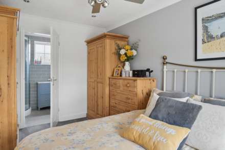 Grenadine Way, Tring, Image 16