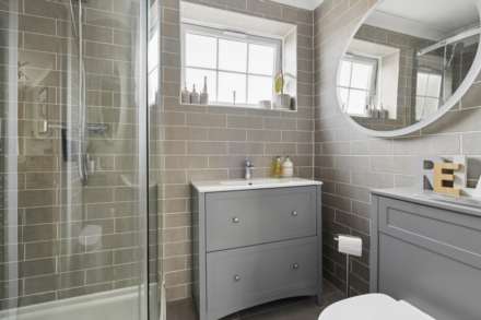 Grenadine Way, Tring, Image 18