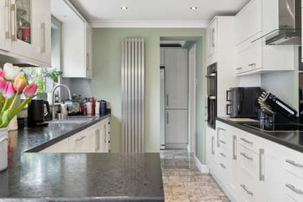 Grenadine Way, Tring, Image 9