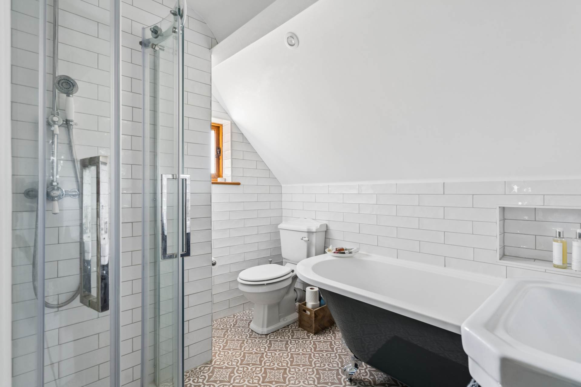 Main Road, Buckland, Image 25