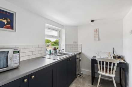 Main Road, Buckland, Image 13