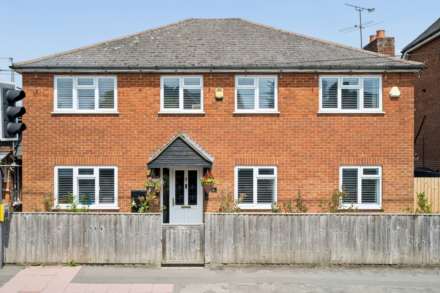 London Road, Aston Clinton