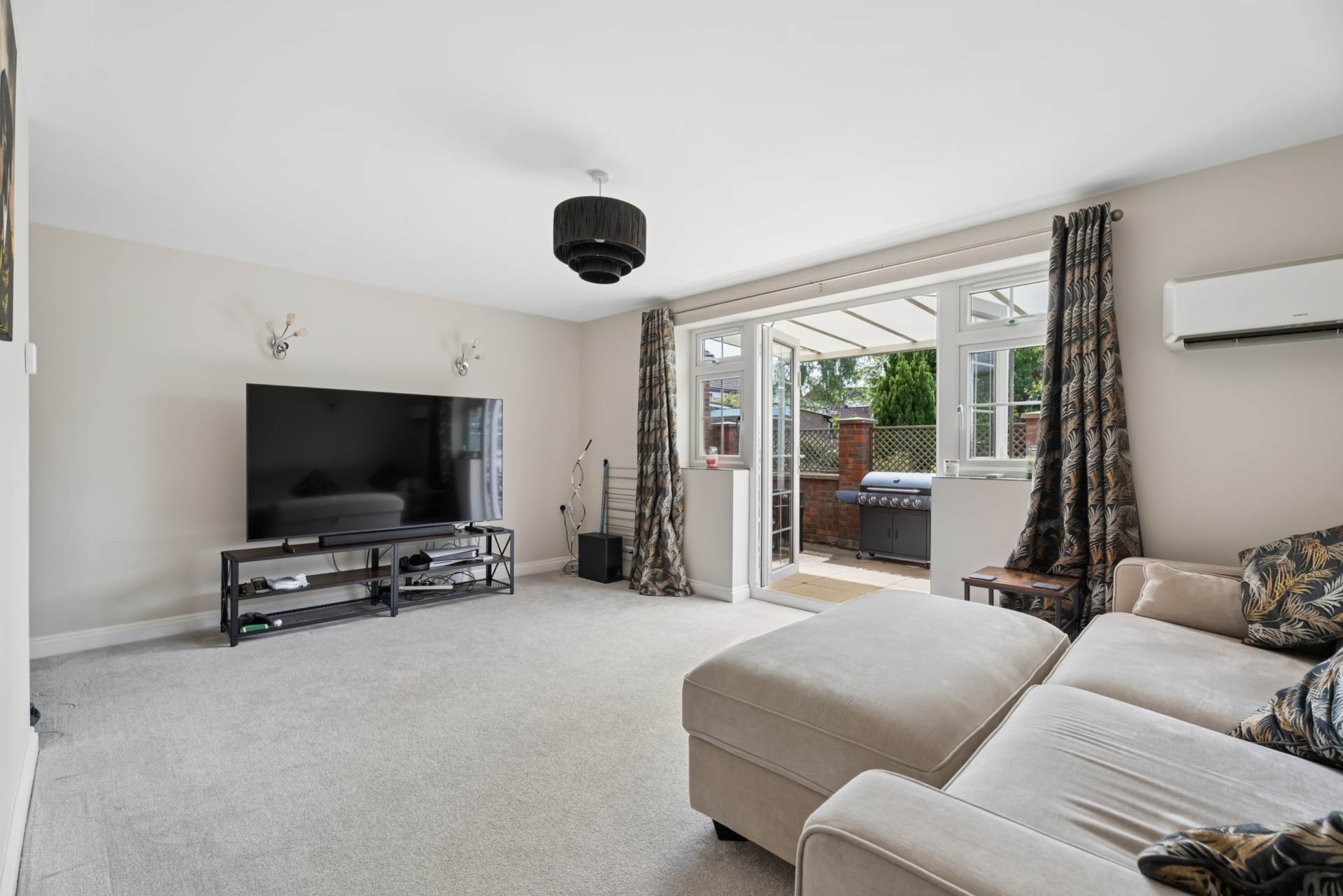 Pitstone, Buckinghamshire, Image 2
