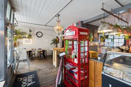 High Street, Tring, Image 8