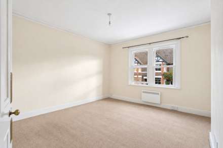 High Street, Tring, Image 9