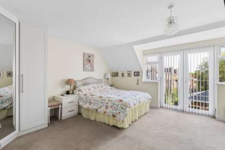 Weston Turville, Image 17