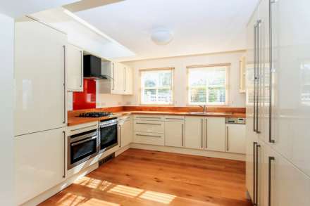 Charles Street, Tring, Image 2