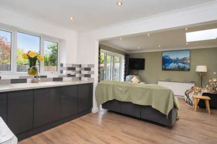 Orchard Way, Stanbridge, Image 4