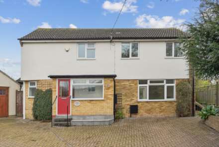 3 Bedroom Detached, Dundale Road, Tring