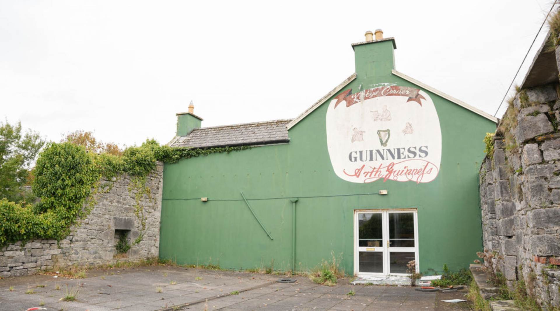 Linnane`s Pub, Kilfenora, Co. Clare Linnane`s Pub, Kilfenora, Co. Clare