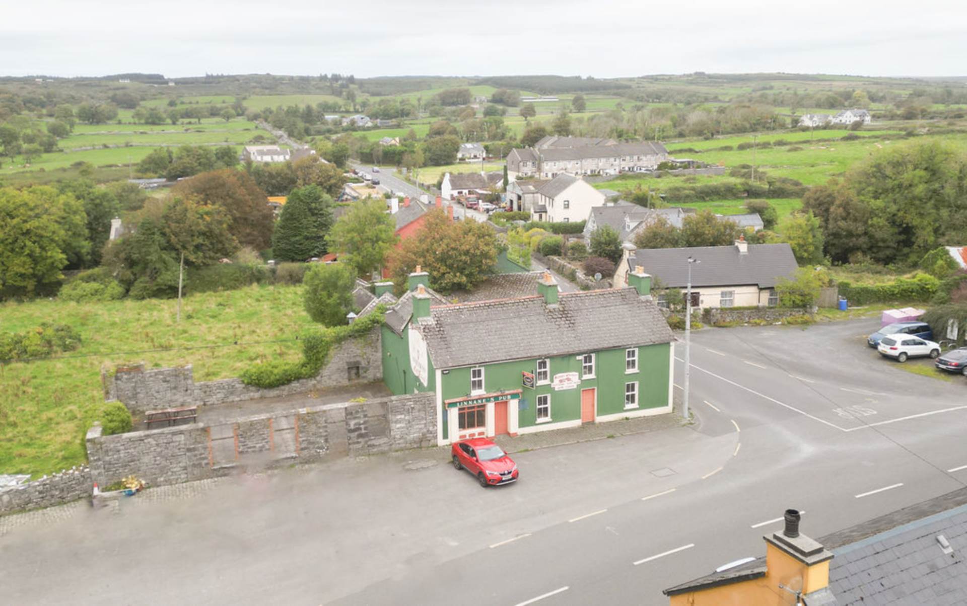 Linnane`s Pub, Kilfenora, Co. Clare Linnane`s Pub, Kilfenora, Co. Clare