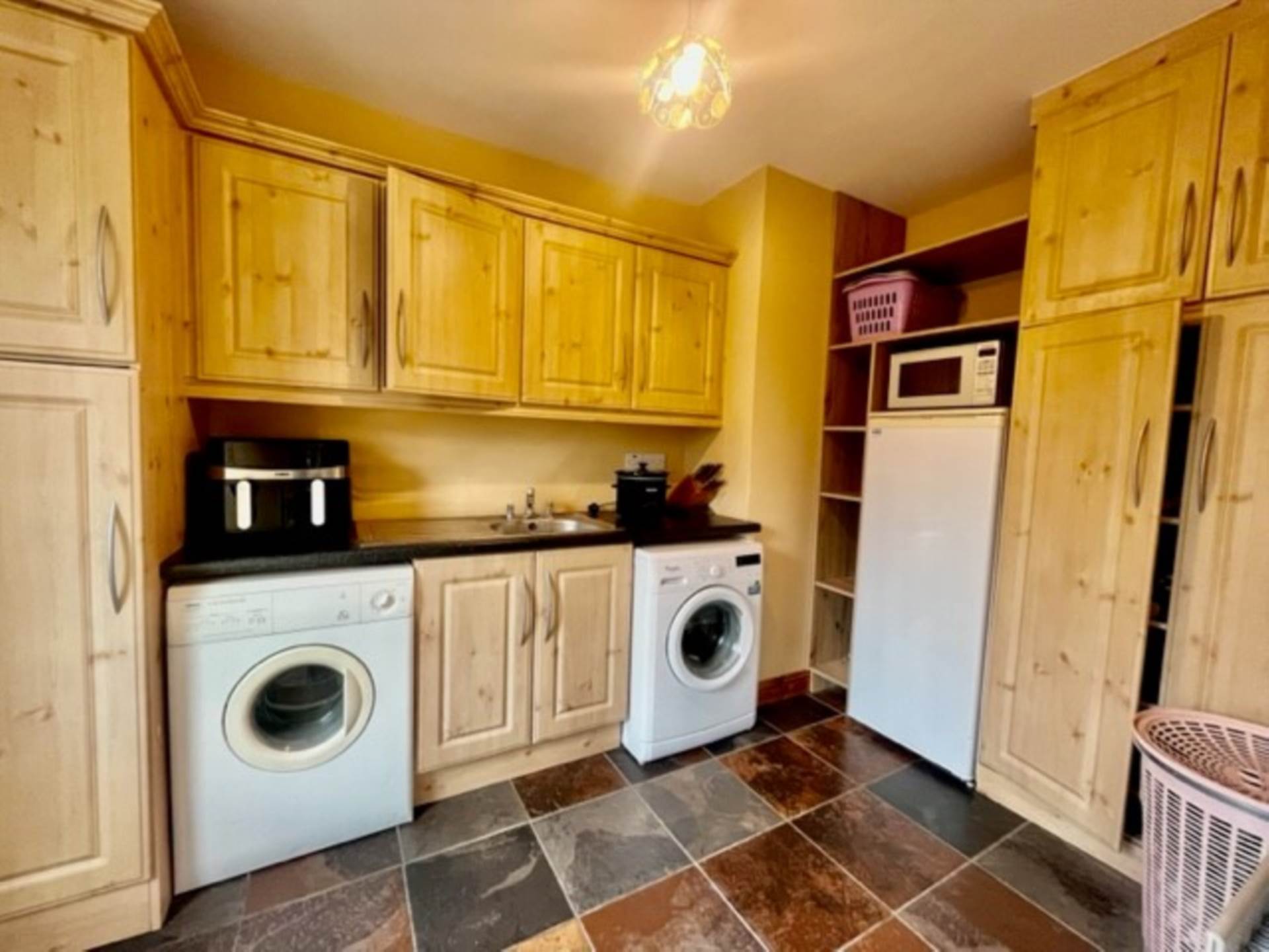 Carnane, Kilcolgan, Co. Galway H91 T66H Carnane, Kilcolgan, Co. Galway H91 T66H