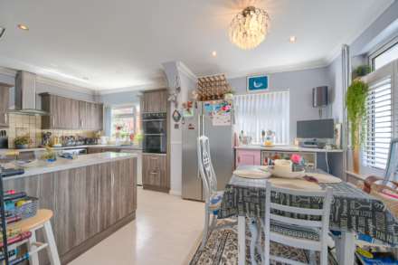 Rosebery, Rue Des Varendes, Castel, Image 4