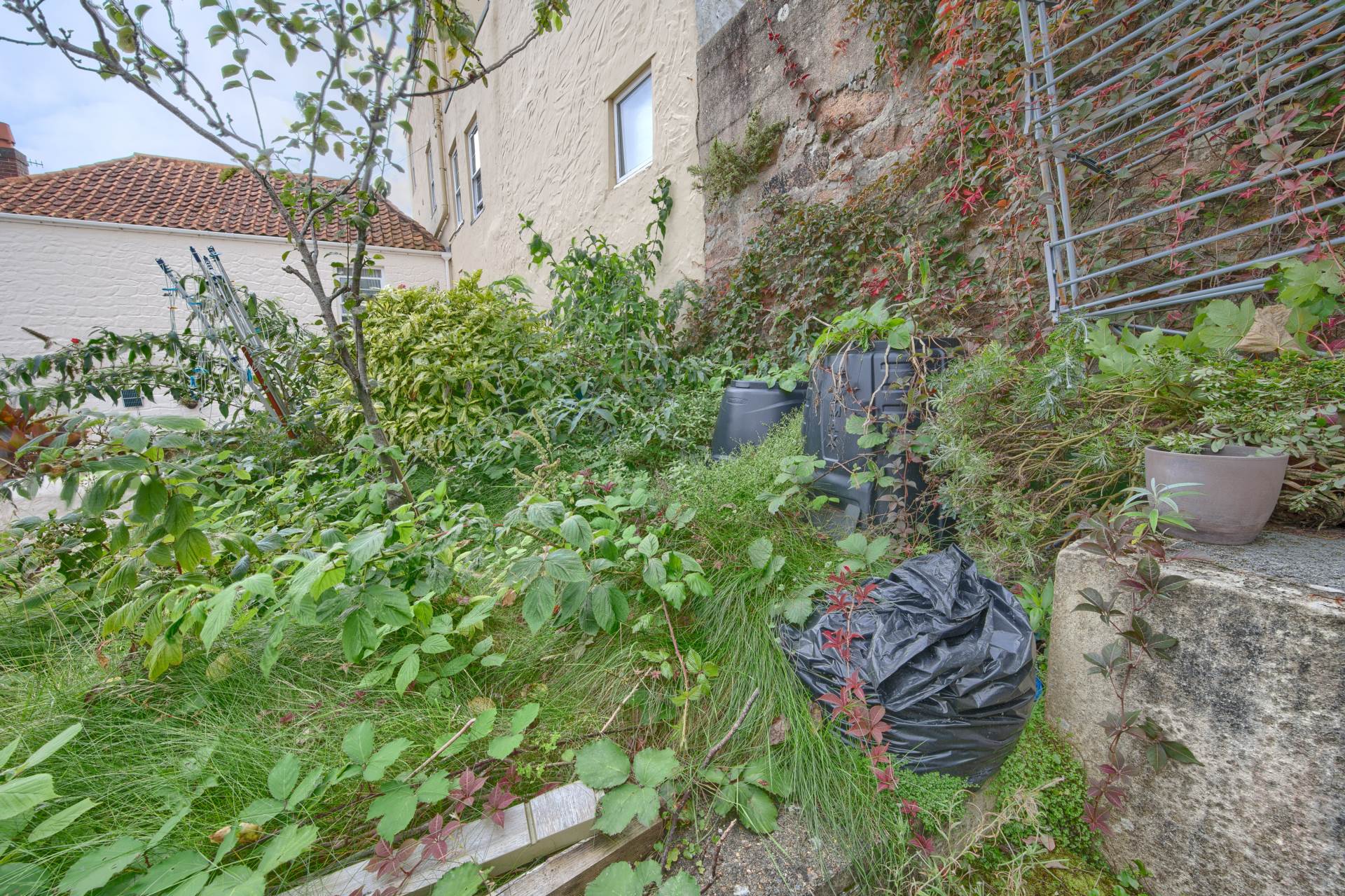 Vesta, Les Petites Fontaines, Bouillonne Steps,, Image 12