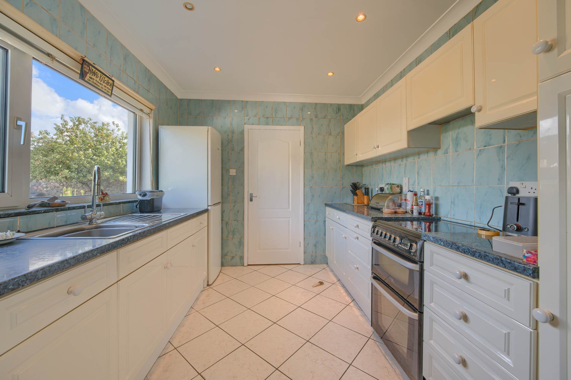 Sandon, Les Tracheries Road, St Sampson, Image 6