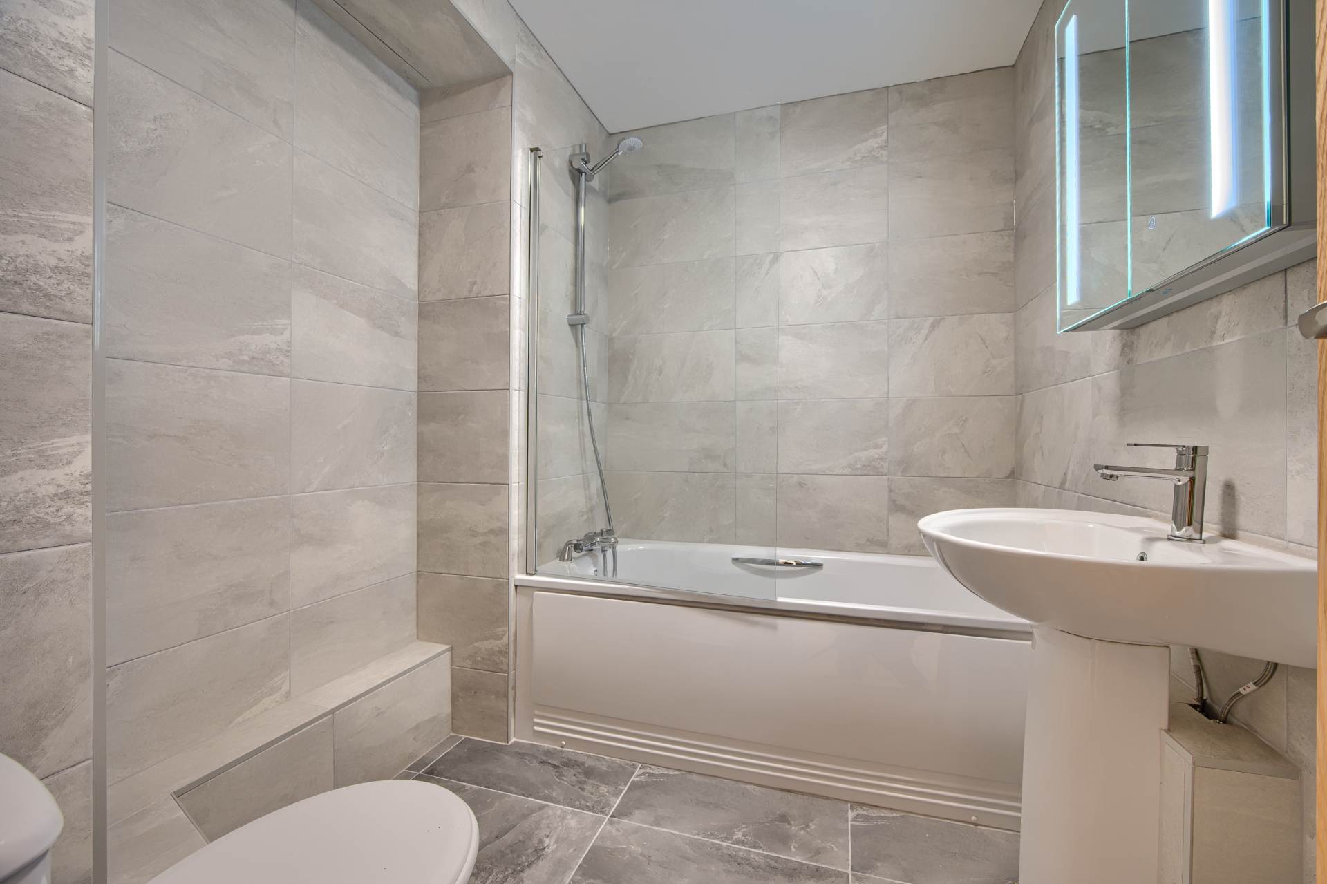 2 Le Marron Flats, Route Des Coutanchez, St Peter Port, Image 2