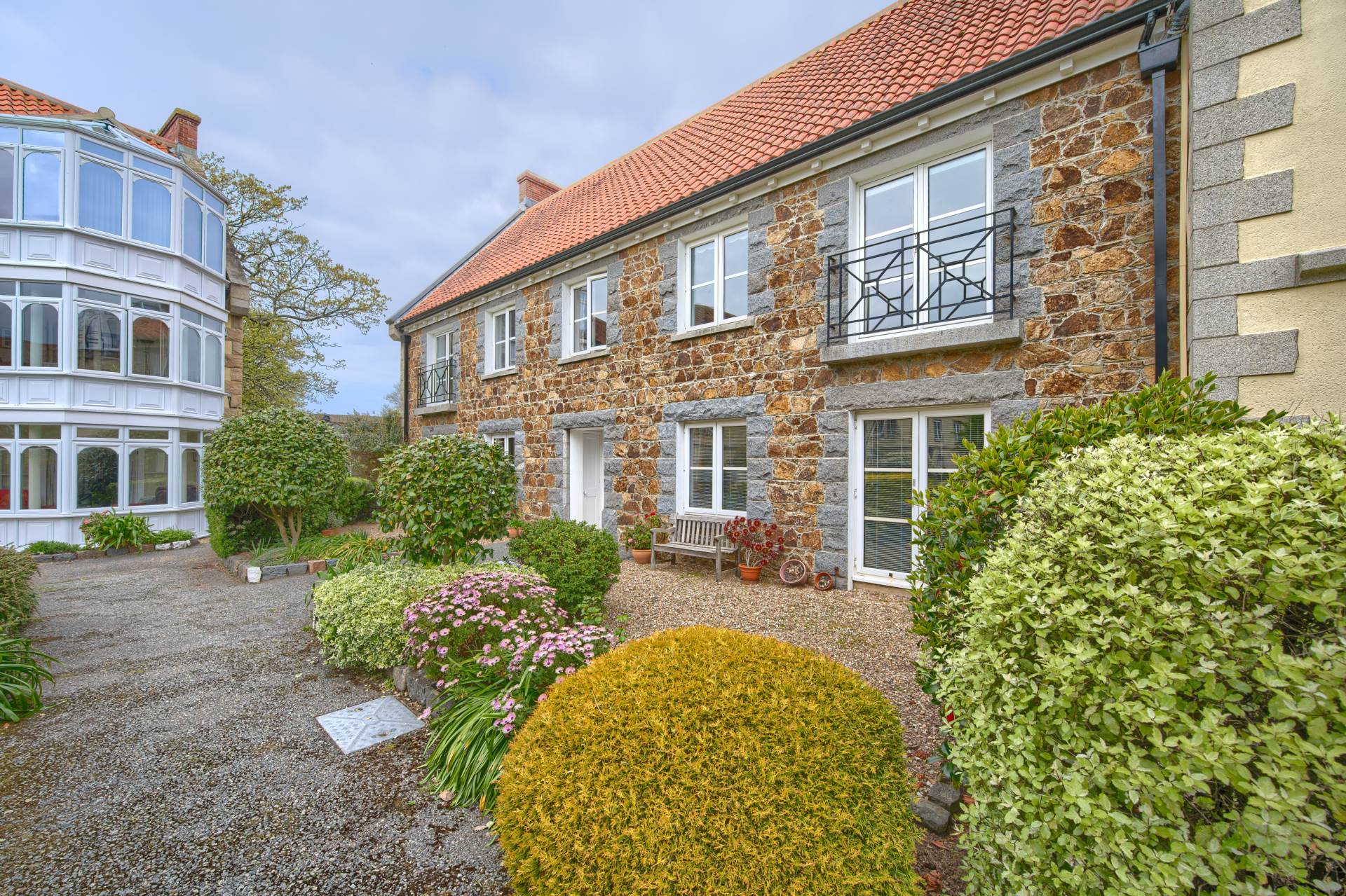 31 Les Blancs Bois, Rue Cohu, Castel, Image 1