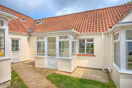 1 Bedroom Bungalow, 3 La Chaumiere, Rue Piette, Castel