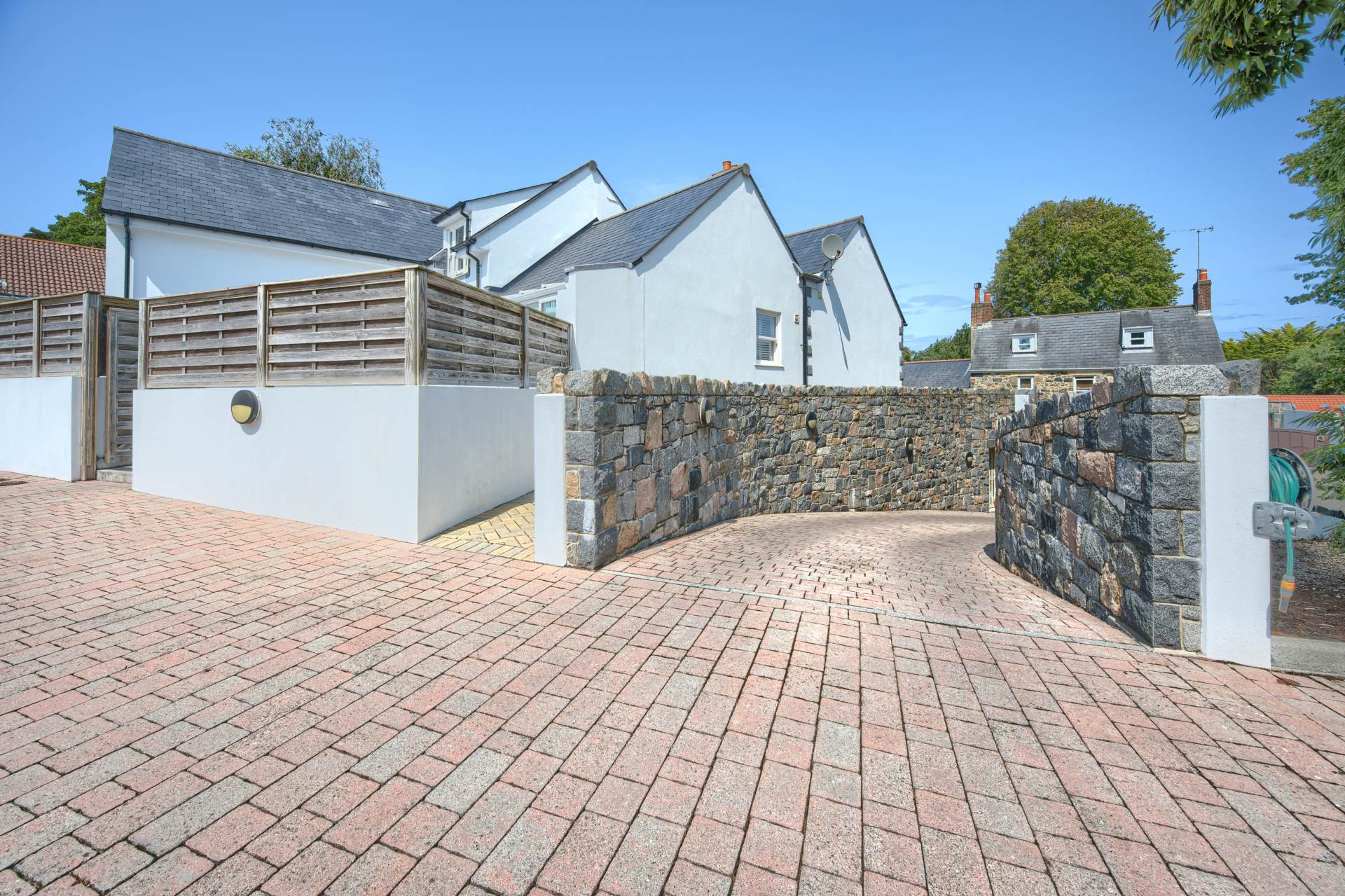 Uplands, St. Jacques, Image 8