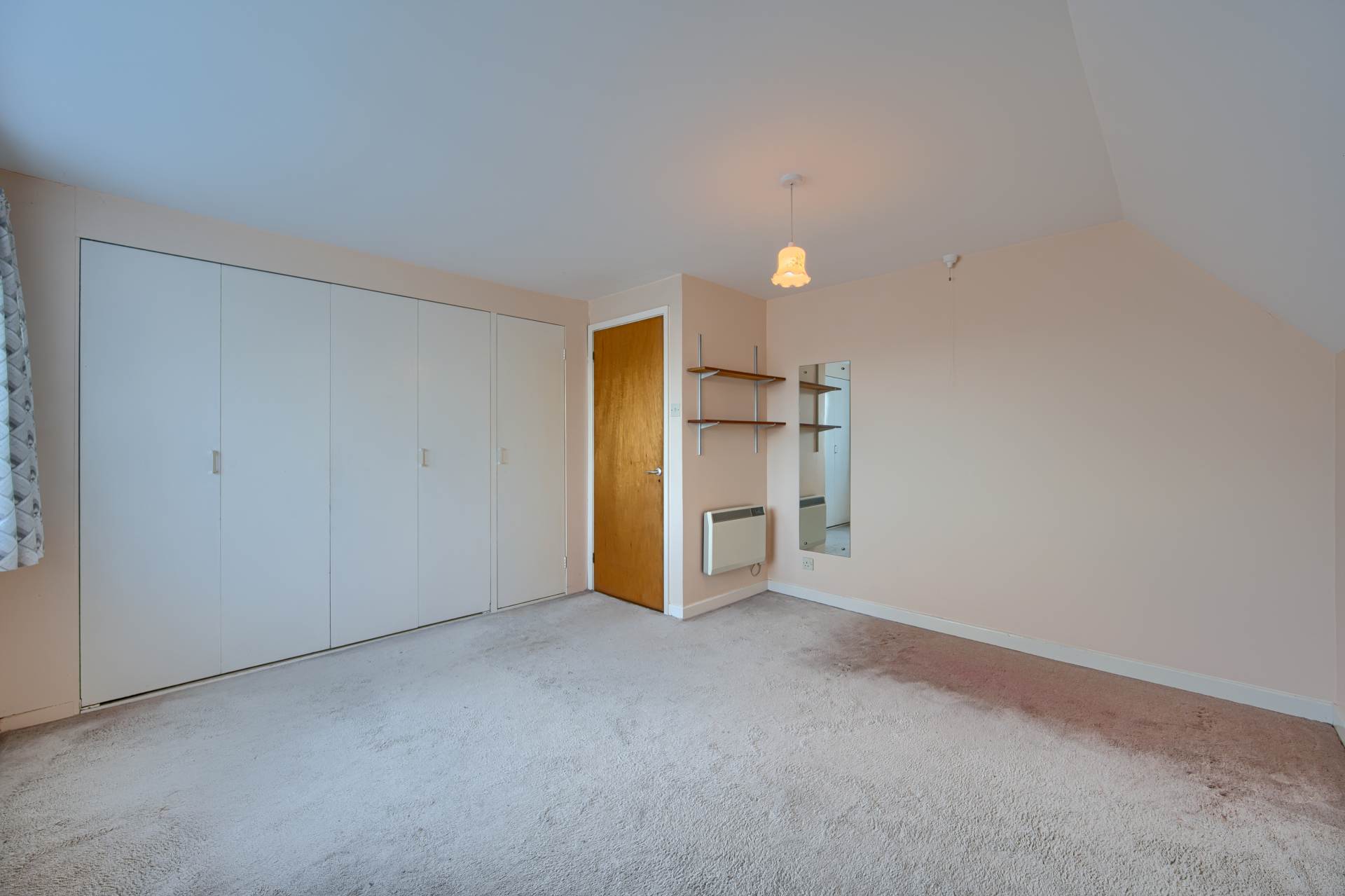 Zonam Solvere, Les Barras Lane, Vale, Image 11