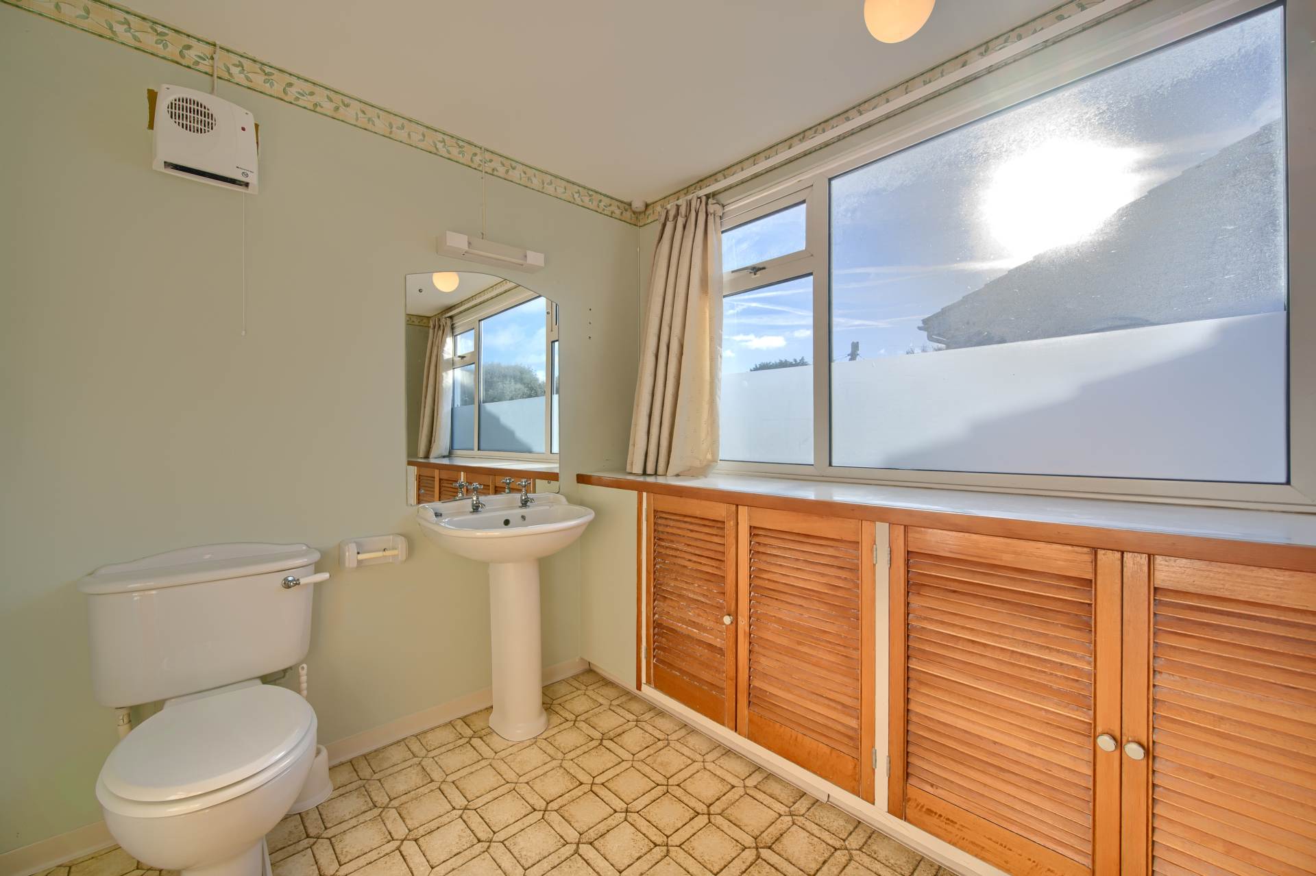 Zonam Solvere, Les Barras Lane, Vale, Image 14