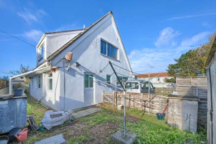 Zonam Solvere, Les Barras Lane, Vale, Image 19