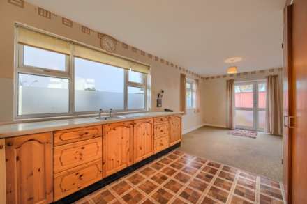 Zonam Solvere, Les Barras Lane, Vale, Image 6