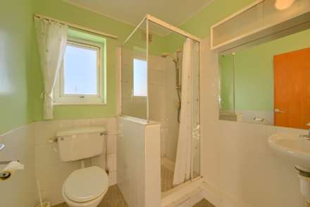 Zonam Solvere, Les Barras Lane, Vale, Image 9