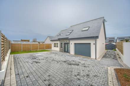 Route De Carteret, Castel