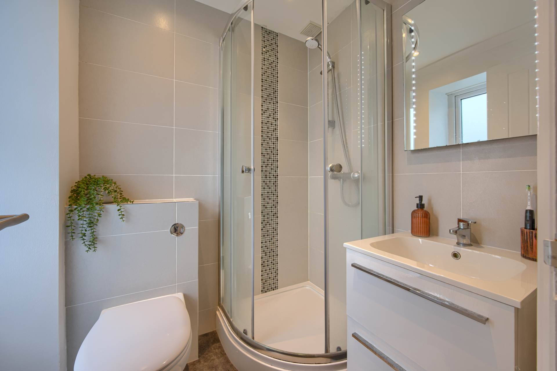 Vale Road, St Sampson, Image 15