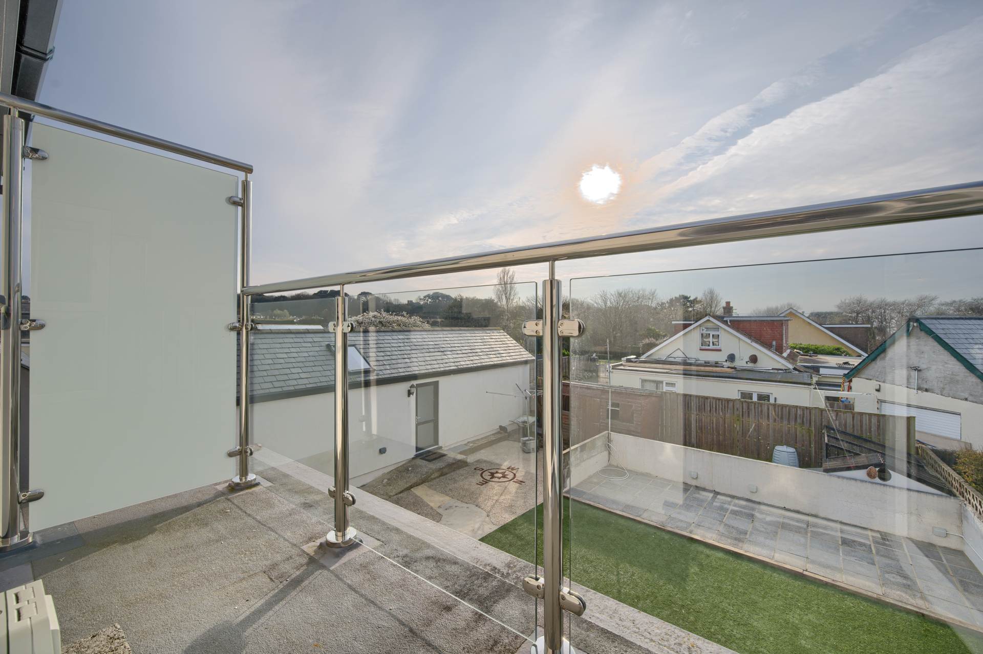 Avalon, Rue Des Francais, Castel, Image 14