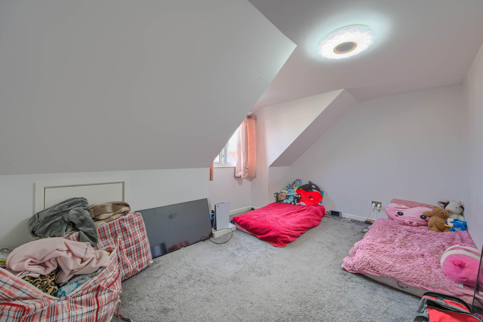 Avalon, Rue Des Francais, Castel, Image 17