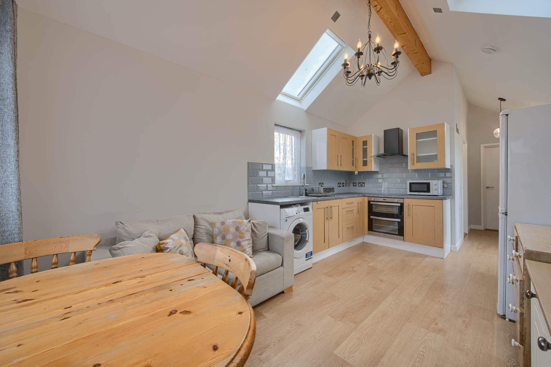 Avalon, Rue Des Francais, Castel, Image 24