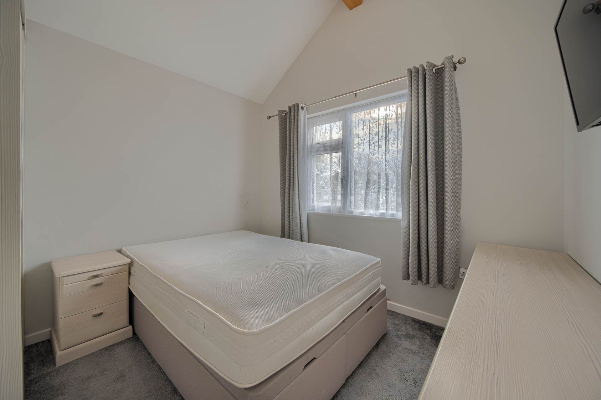 Avalon, Rue Des Francais, Castel, Image 26