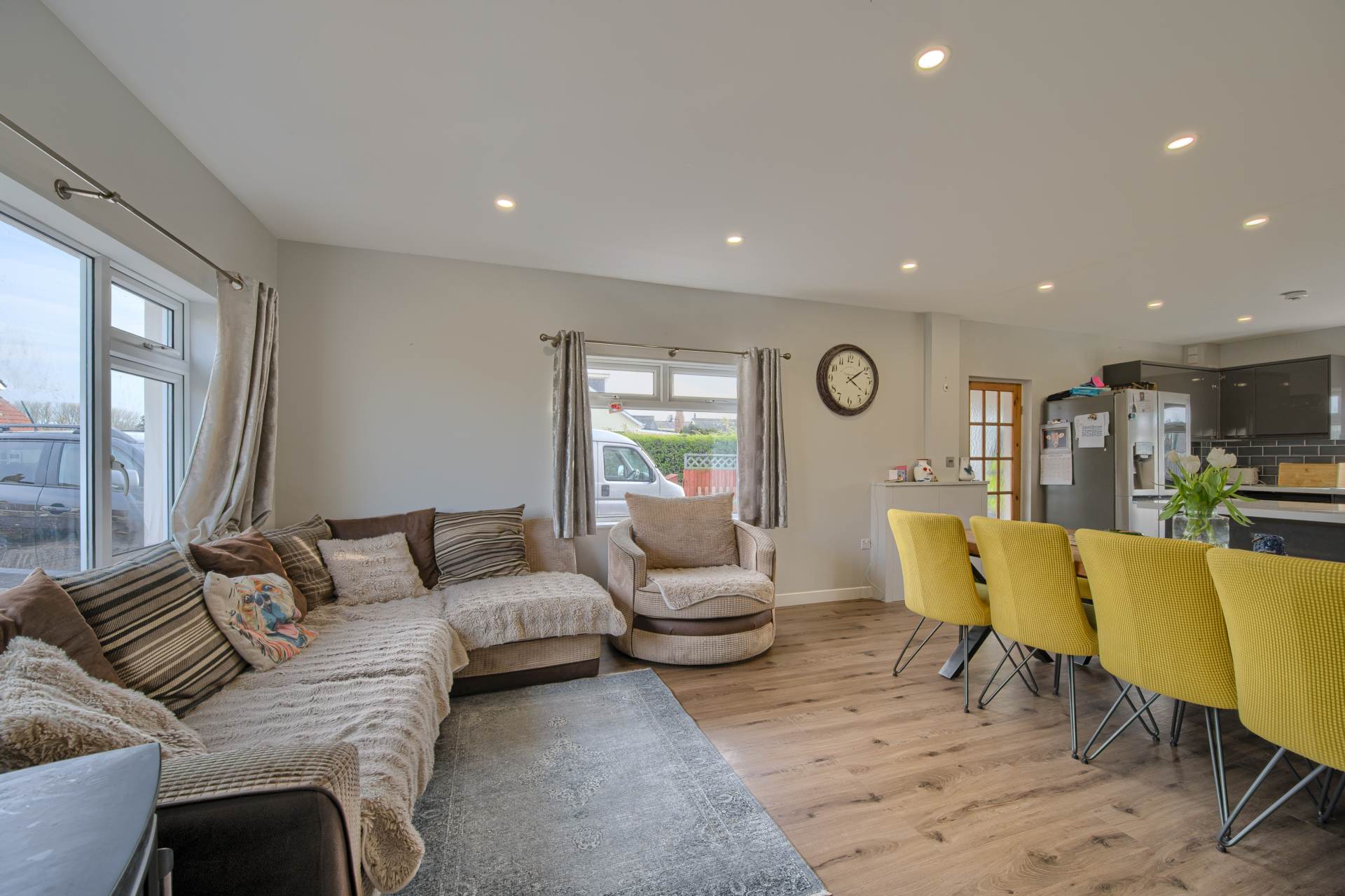 Avalon, Rue Des Francais, Castel, Image 3