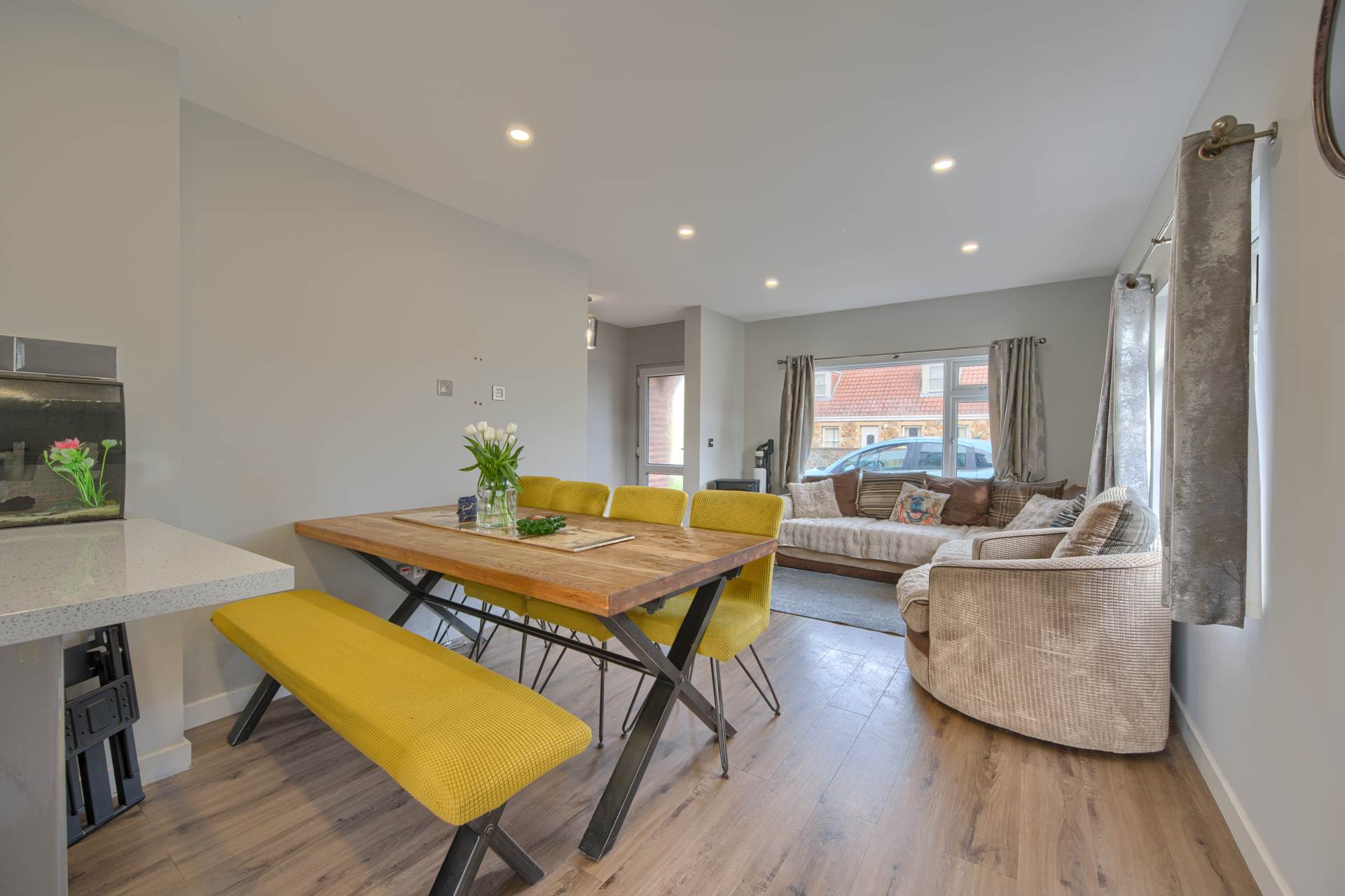 Avalon, Rue Des Francais, Castel, Image 4