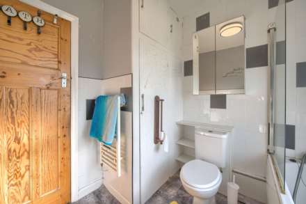 Avalon, Rue Des Francais, Castel, Image 11