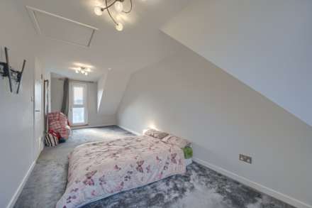 Avalon, Rue Des Francais, Castel, Image 13