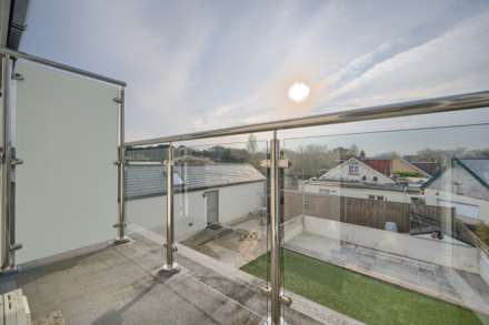 Avalon, Rue Des Francais, Castel, Image 14