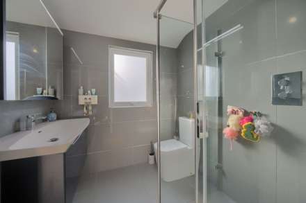 Avalon, Rue Des Francais, Castel, Image 15