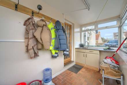 Avalon, Rue Des Francais, Castel, Image 18