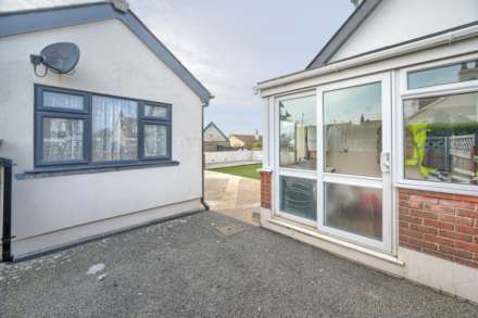 Avalon, Rue Des Francais, Castel, Image 19